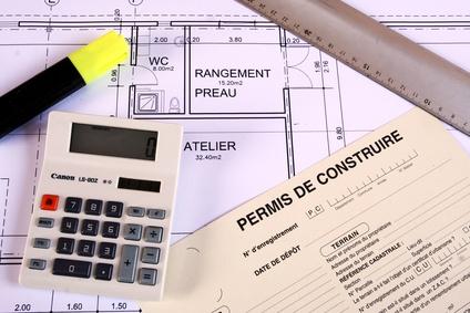 Image de l'article | Le Conseil d’Etat est venu affirmer que [...] la production d’un permis de construire modificatif qui a pour objet de modifier les éléments contestés dans le cadre du recours [...] contraint le Juge administratif à rouvrir l’instruction. | Lettre de l'immobilier